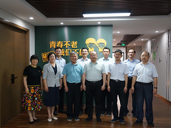 山东团校组团参观精工建设团校文化